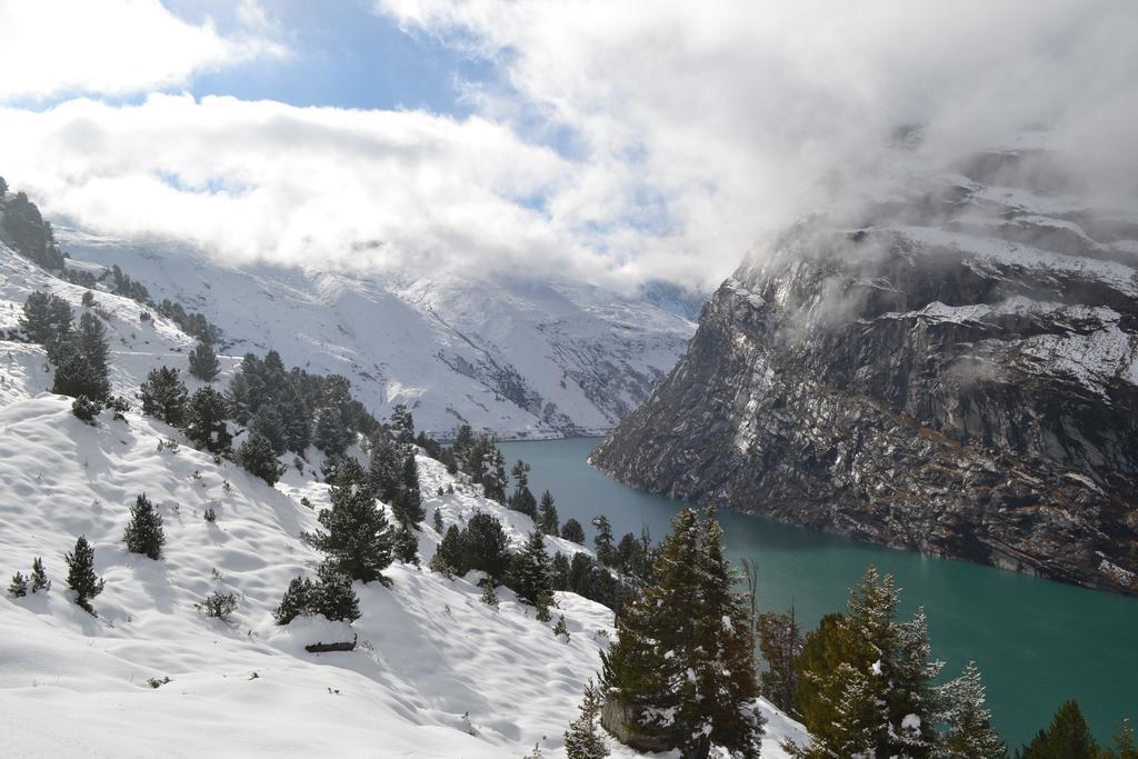 Schnider Bed&Breakfast Und Cafe Vals Bagian luar foto