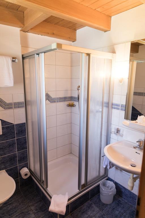 Schnider Bed&Breakfast Und Cafe Vals Bagian luar foto