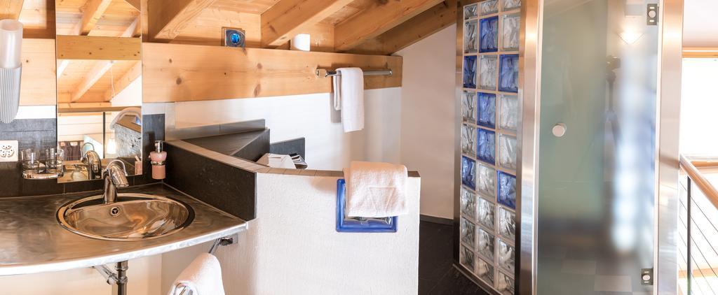 Schnider Bed&Breakfast Und Cafe Vals Bagian luar foto
